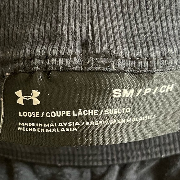 Under Armour black shorts size S - Picture 3 of 3